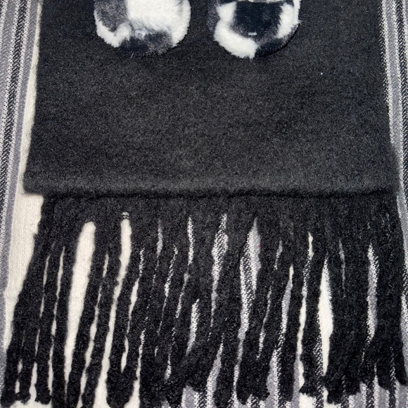 Steve Madden oversized scarf and slipper set Medium 7/8 - Picture 3 of 3